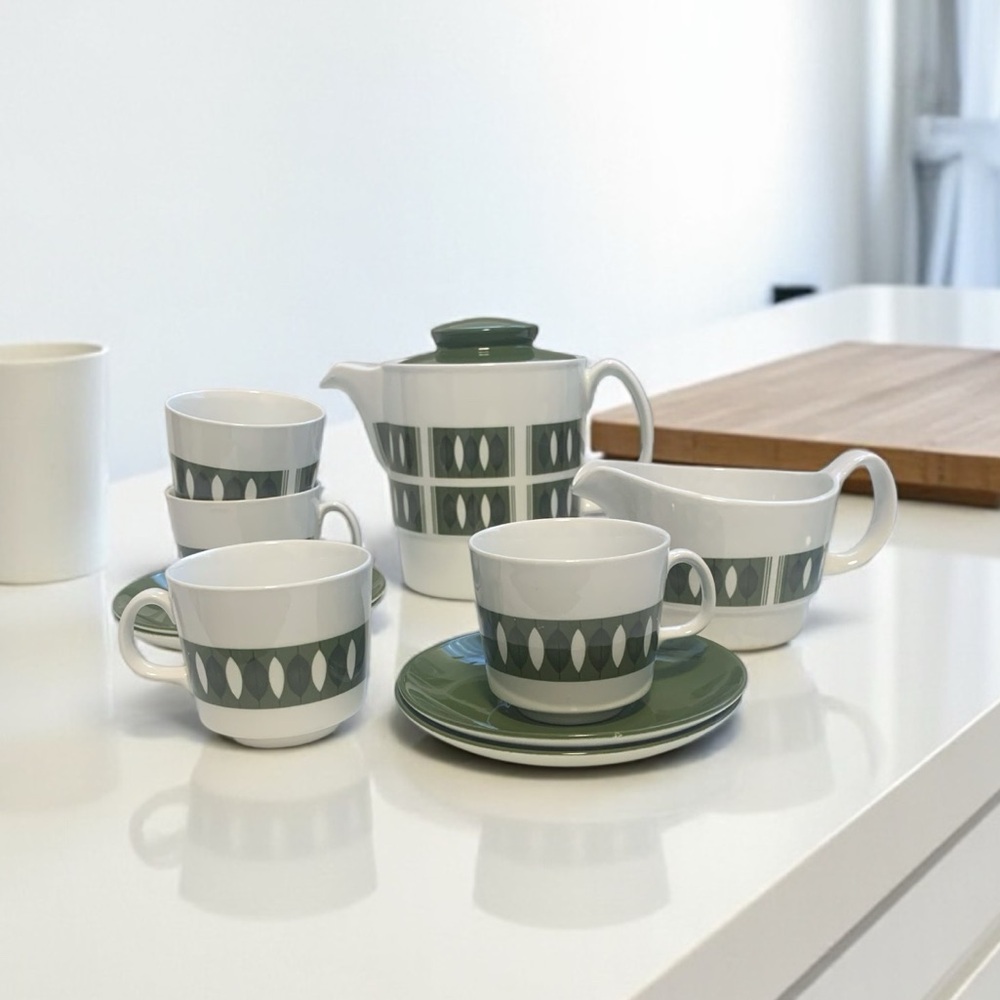 Vintage 60’s Johnson Brothers Green Leaf Tea / Coffee 18 Piece Set